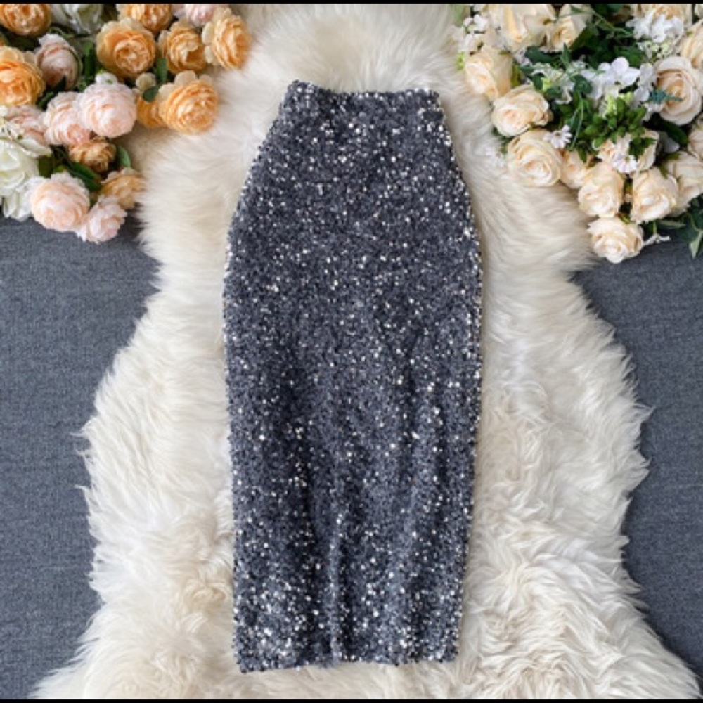 Sequin skirt (🤗down for anything